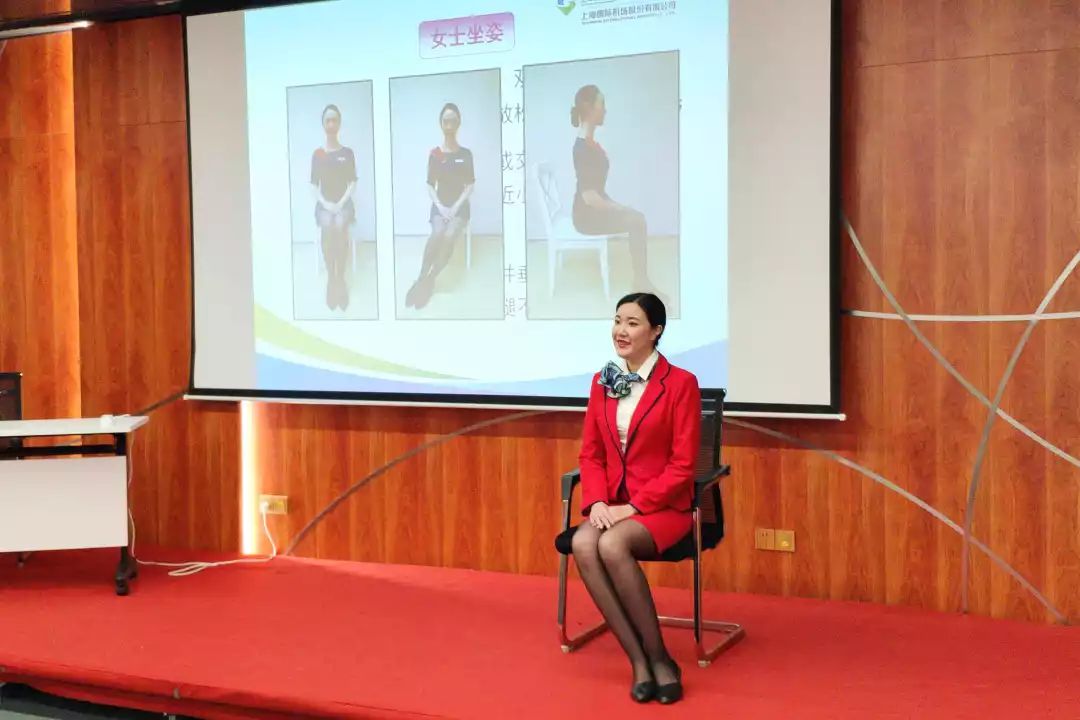 全國五一巾幗標兵“白雪”翩翩而至——磁浮公司開展“燦爛微笑，標準儀態”服務禮儀培訓